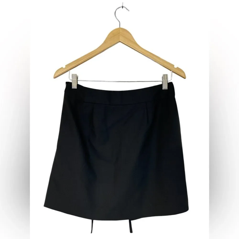 Gap Stretch Black Pleated Mini Skirt with Front Tie. Size 2.